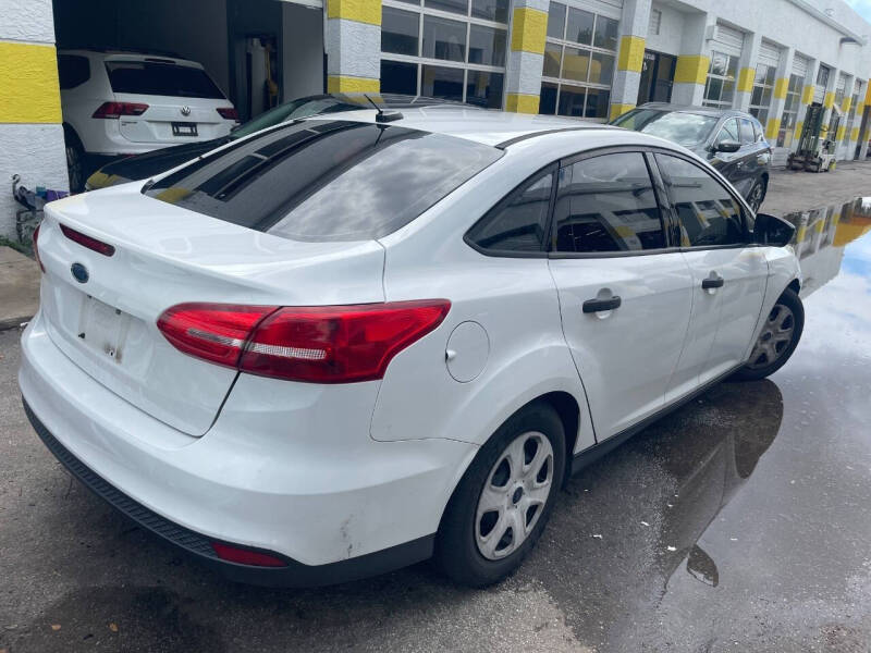 2016 Ford Focus S