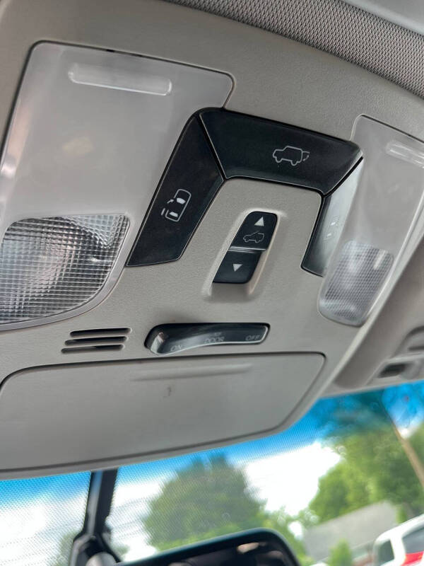 2017 Toyota Sienna SE Premium 8-Passenger
