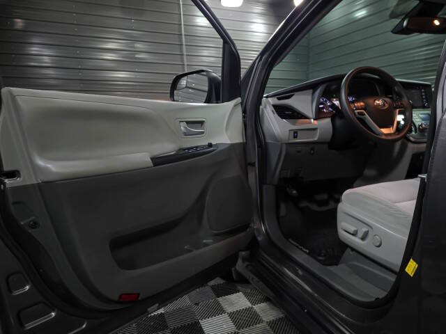 2020 Toyota Sienna LE 7-Passenger