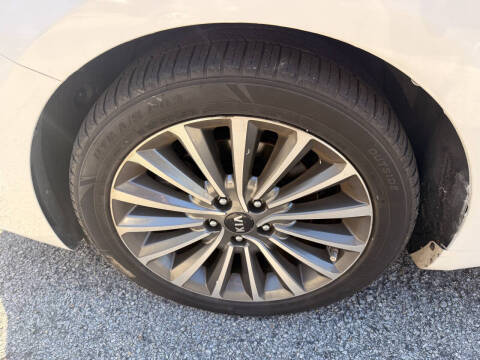 2017 Kia Cadenza Premium