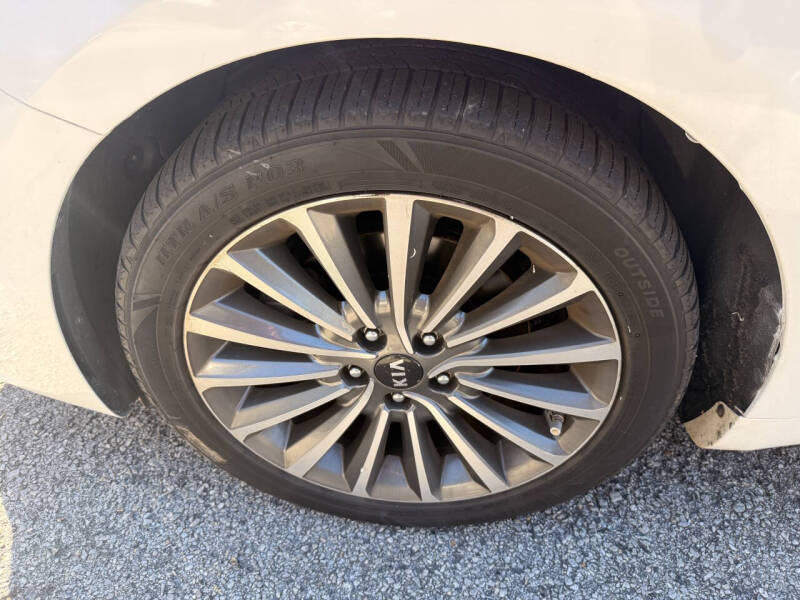 2017 Kia Cadenza Premium