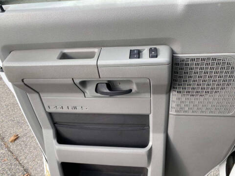 2013 Ford E-Series E-350 SD XLT