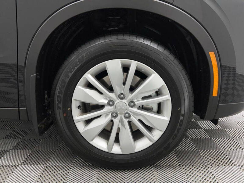 2025 Mitsubishi Outlander ES