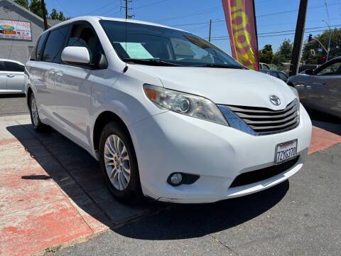 2013 Toyota Sienna for sale at Tristar Motors in Bell CA