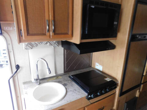 2017 Thor Motor Coach Axis