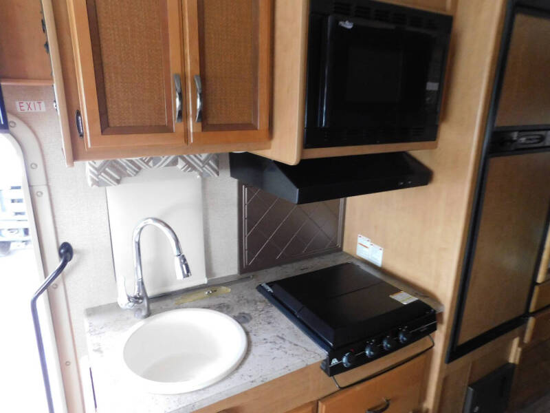 2017 Thor Motor Coach Axis