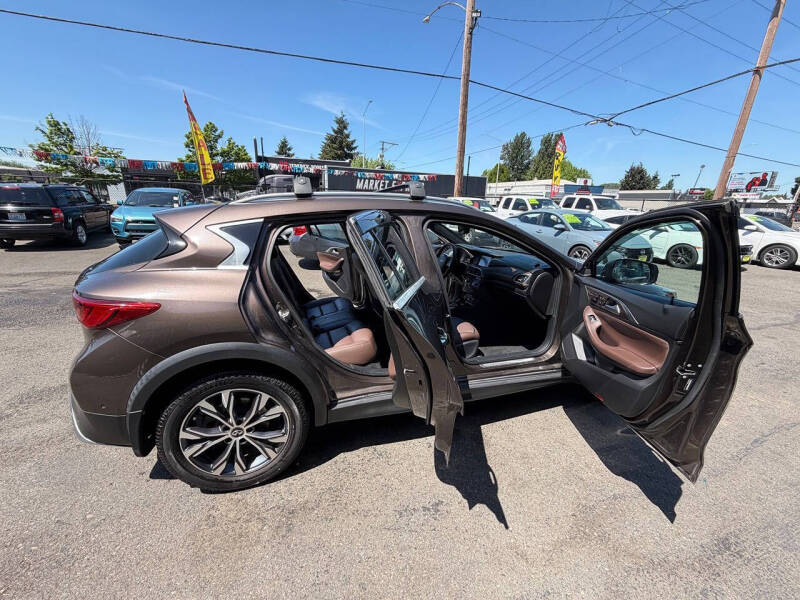 2017 Infiniti QX30 Premium