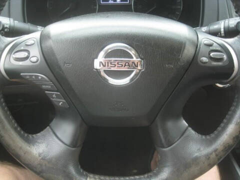 2017 Nissan Pathfinder SV