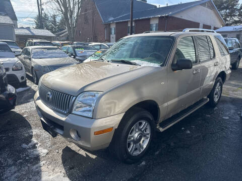 2004 Mercury Mountaineer for sale at American Dream Motors in Everett WA