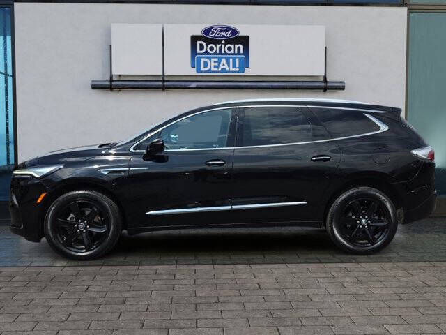 2023 Buick Enclave Essence