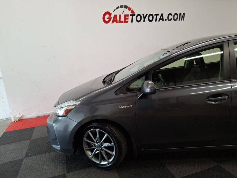 2017 Toyota Prius v Five