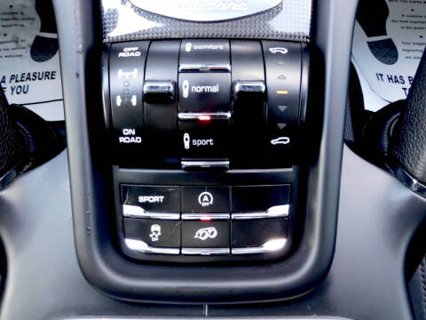 2014 Porsche Cayenne GTS