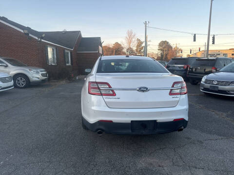 2015 Ford Taurus SEL