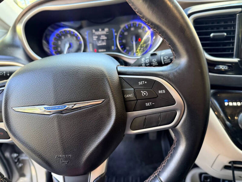 2017 Chrysler Pacifica Touring-L