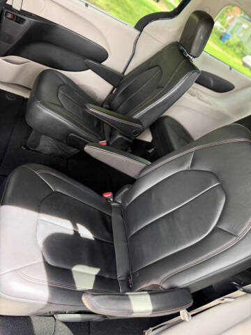 2017 Chrysler Pacifica Touring-L