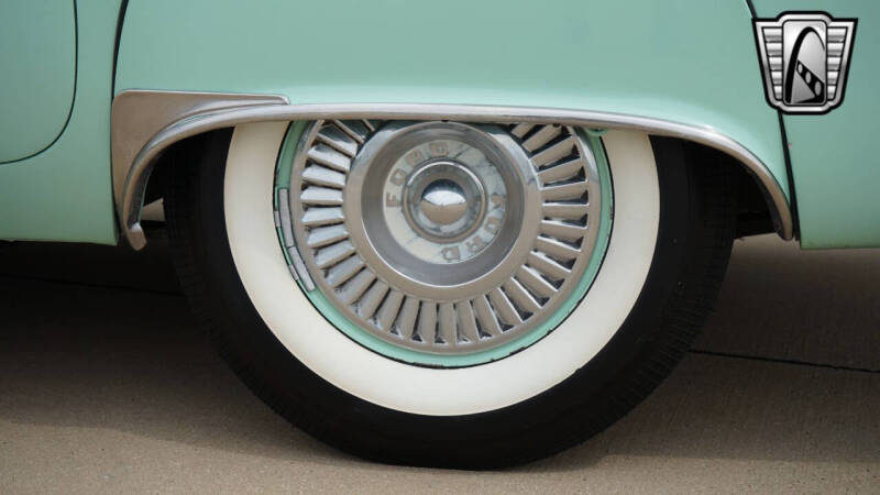 1957 Ford Thunderbird