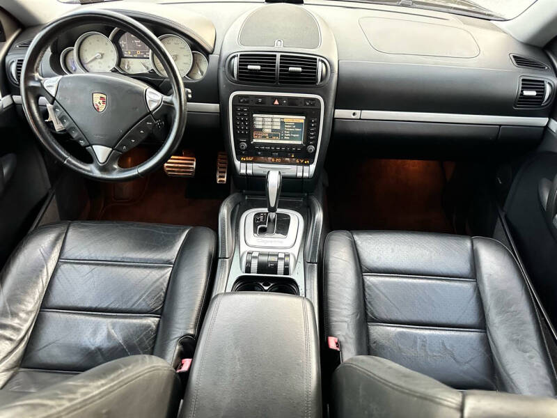 2004 Porsche Cayenne Turbo photo 7