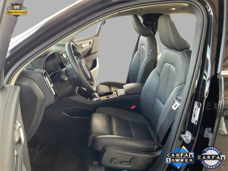 2025 Volvo XC40 B5 Plus Bright Theme