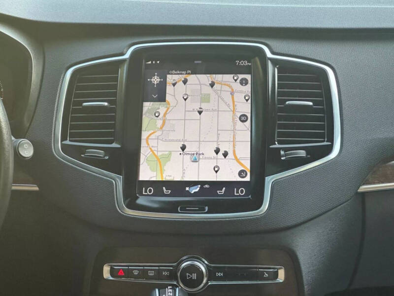 2017 Volvo XC90 T6 Momentum