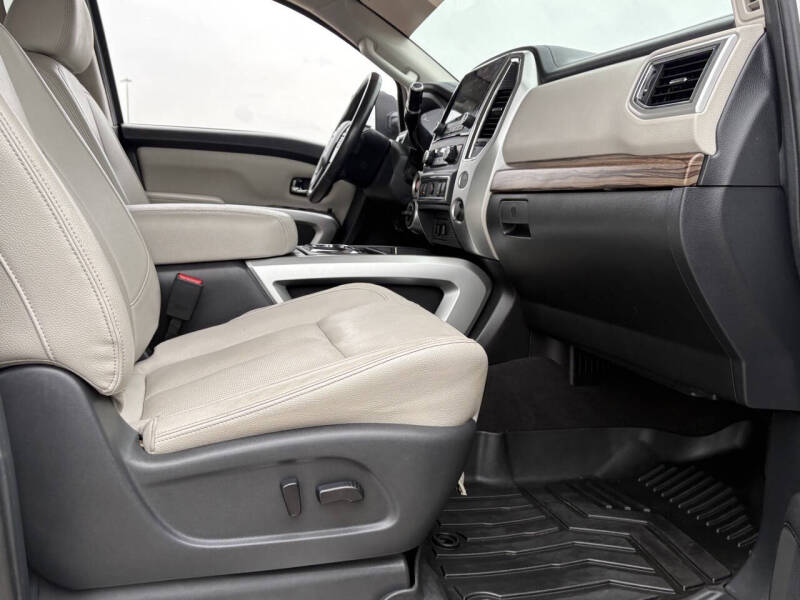 2020 Nissan Titan SL