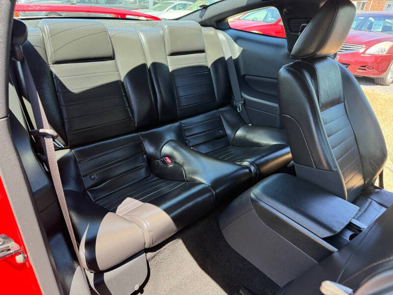2005 Ford Mustang GT Deluxe