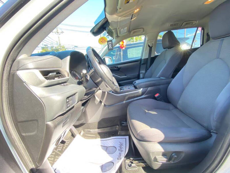 2021 Toyota Highlander LE