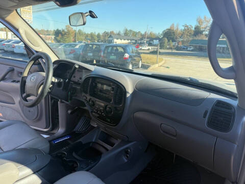 2004 Toyota Sequoia SR5