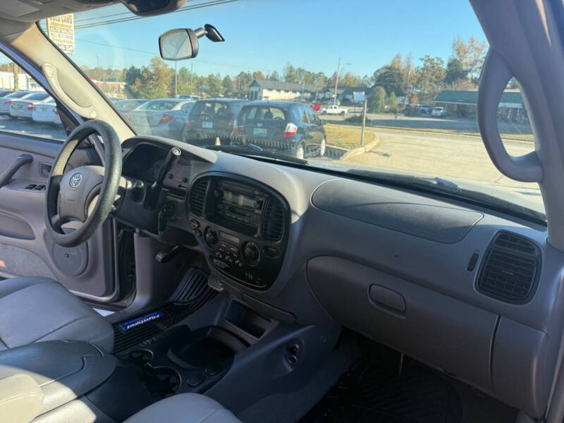 2004 Toyota Sequoia SR5