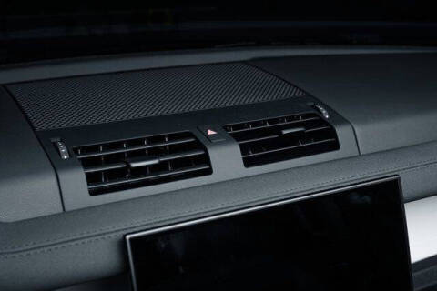 2022 Land Rover Defender 110 SE