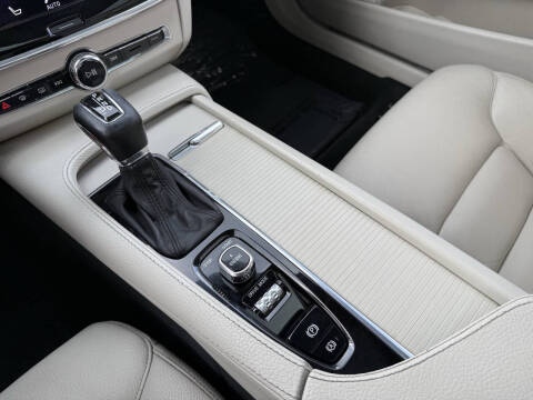 2017 Volvo S90 T6 Momentum