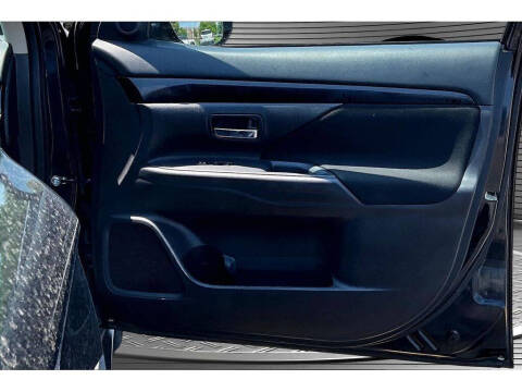 2020 Mitsubishi Outlander ES