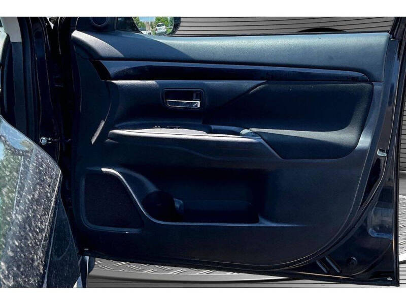 2020 Mitsubishi Outlander ES