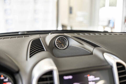 2017 Porsche Cayenne Platinum Edition