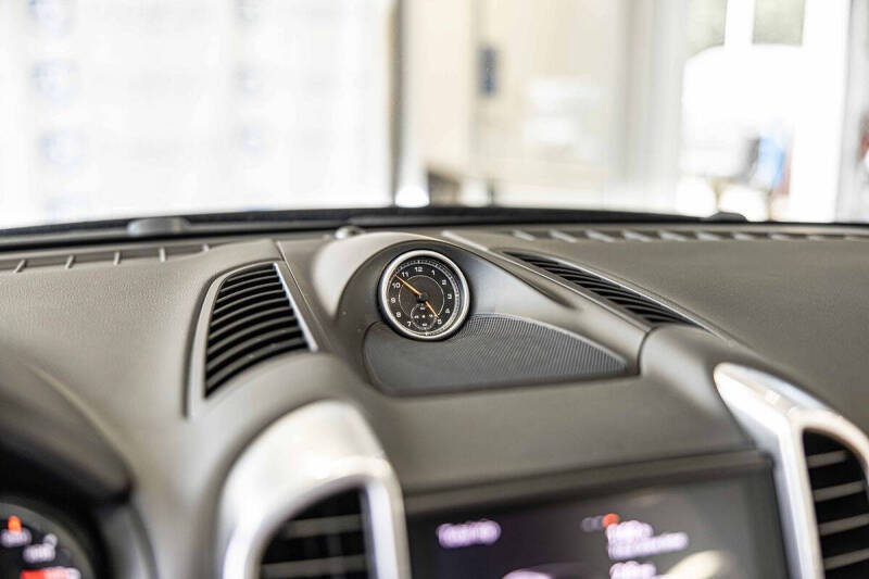 2017 Porsche Cayenne Platinum Edition