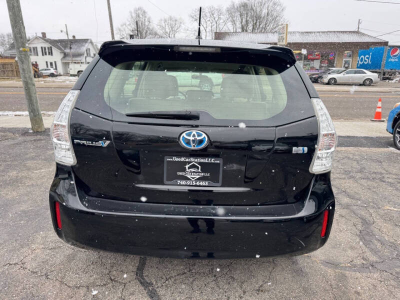 2012 Toyota Prius v Two