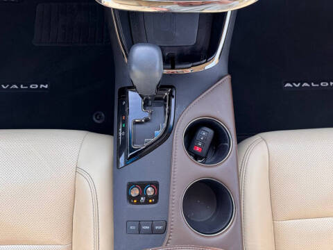 2017 Toyota Avalon XLE