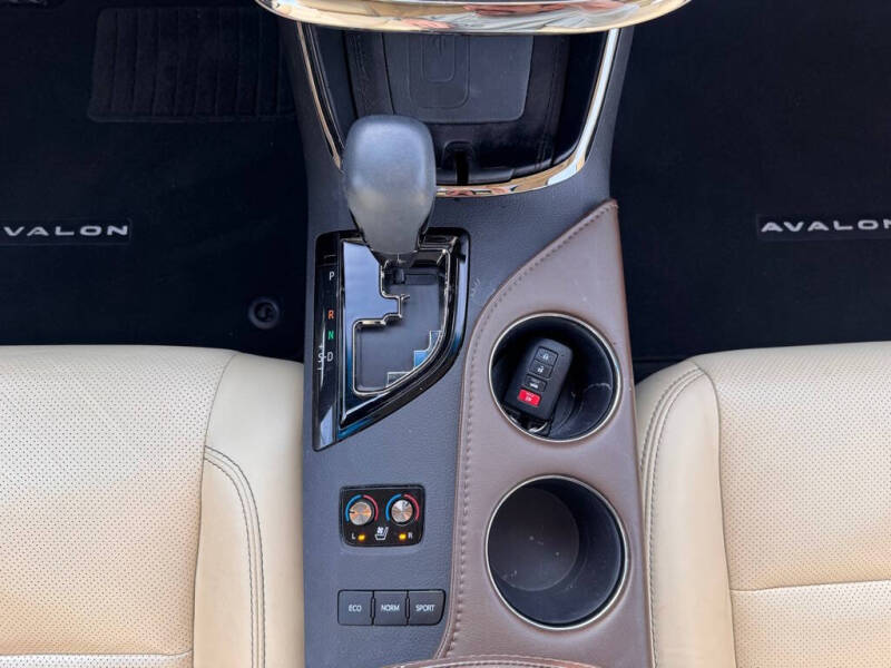 2017 Toyota Avalon XLE