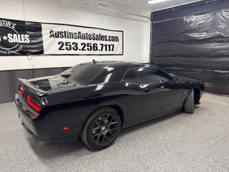 2016 Dodge Challenger 392 HEMI Scat Pack Shaker