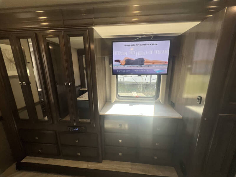 2020 Holiday Rambler Invicta