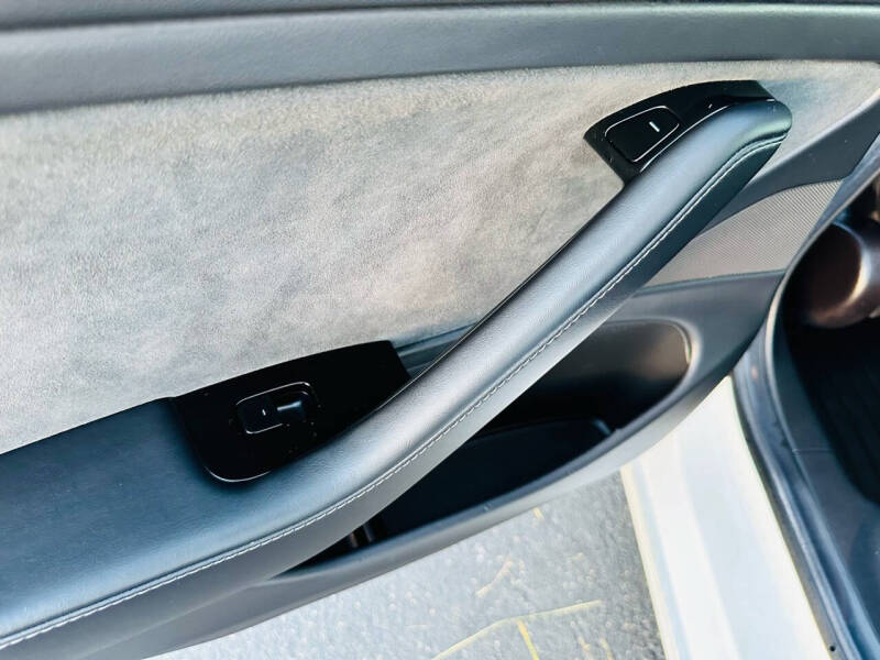 2019 Tesla Model 3 Base photo 21