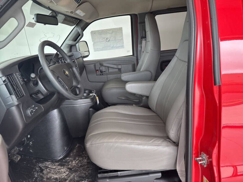 2025 Chevrolet Express LS 3500