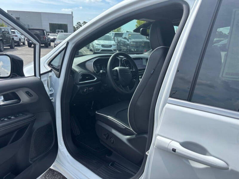 2027 Chrysler Pacifica Limited