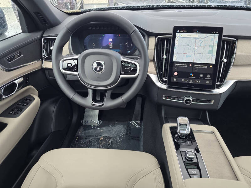 2025 Volvo XC90 B6 Core Bright Theme