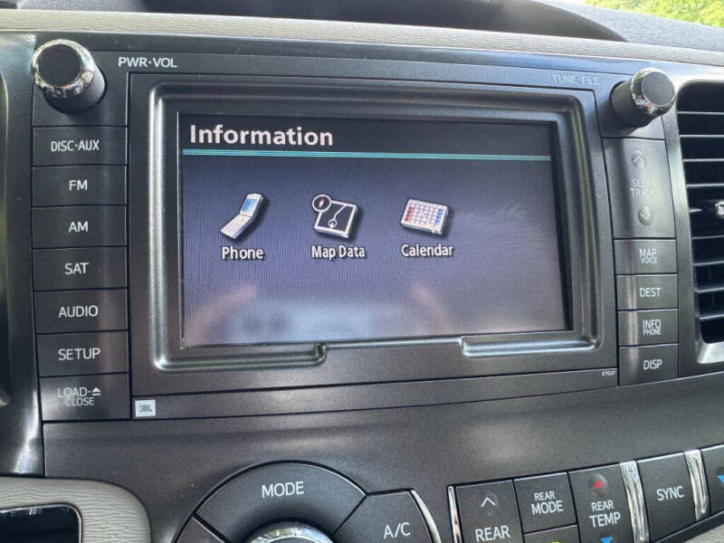 2011 Toyota Sienna XLE 8-Passenger