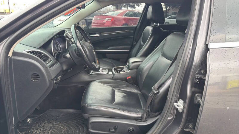 2017 Chrysler 300 Limited