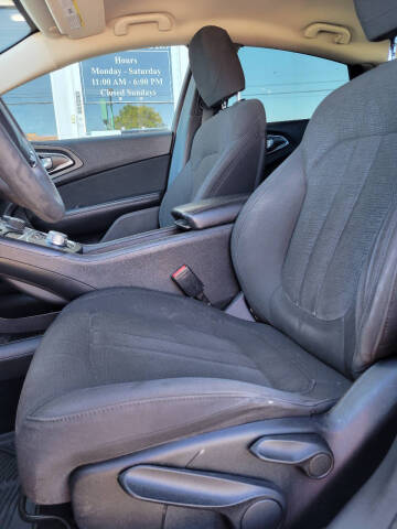 2016 Chrysler 200 Limited