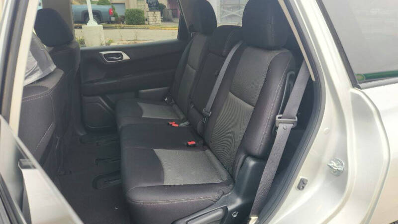 2017 Nissan Pathfinder SV