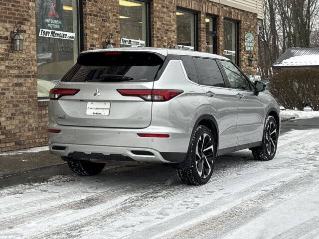 2022 Mitsubishi Outlander SE