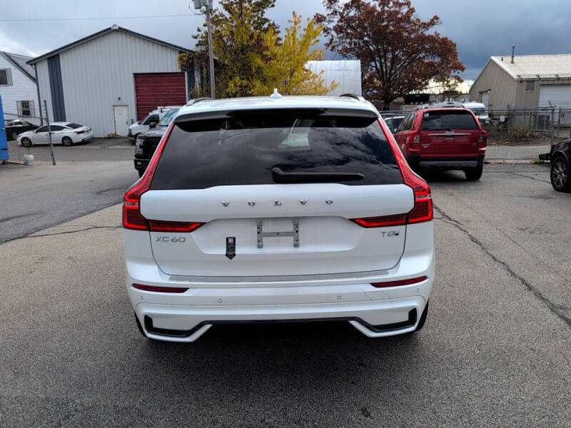 2025 Volvo XC60 T8 Plus Dark Theme