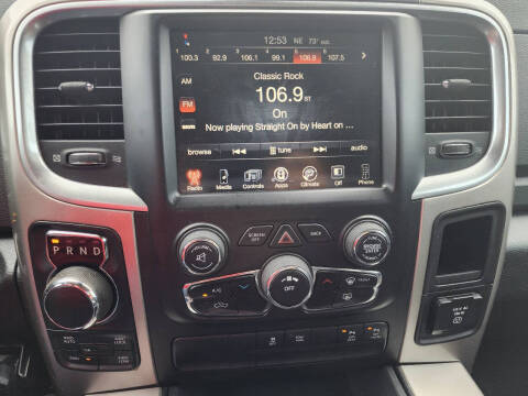 2016 RAM 1500 SLT